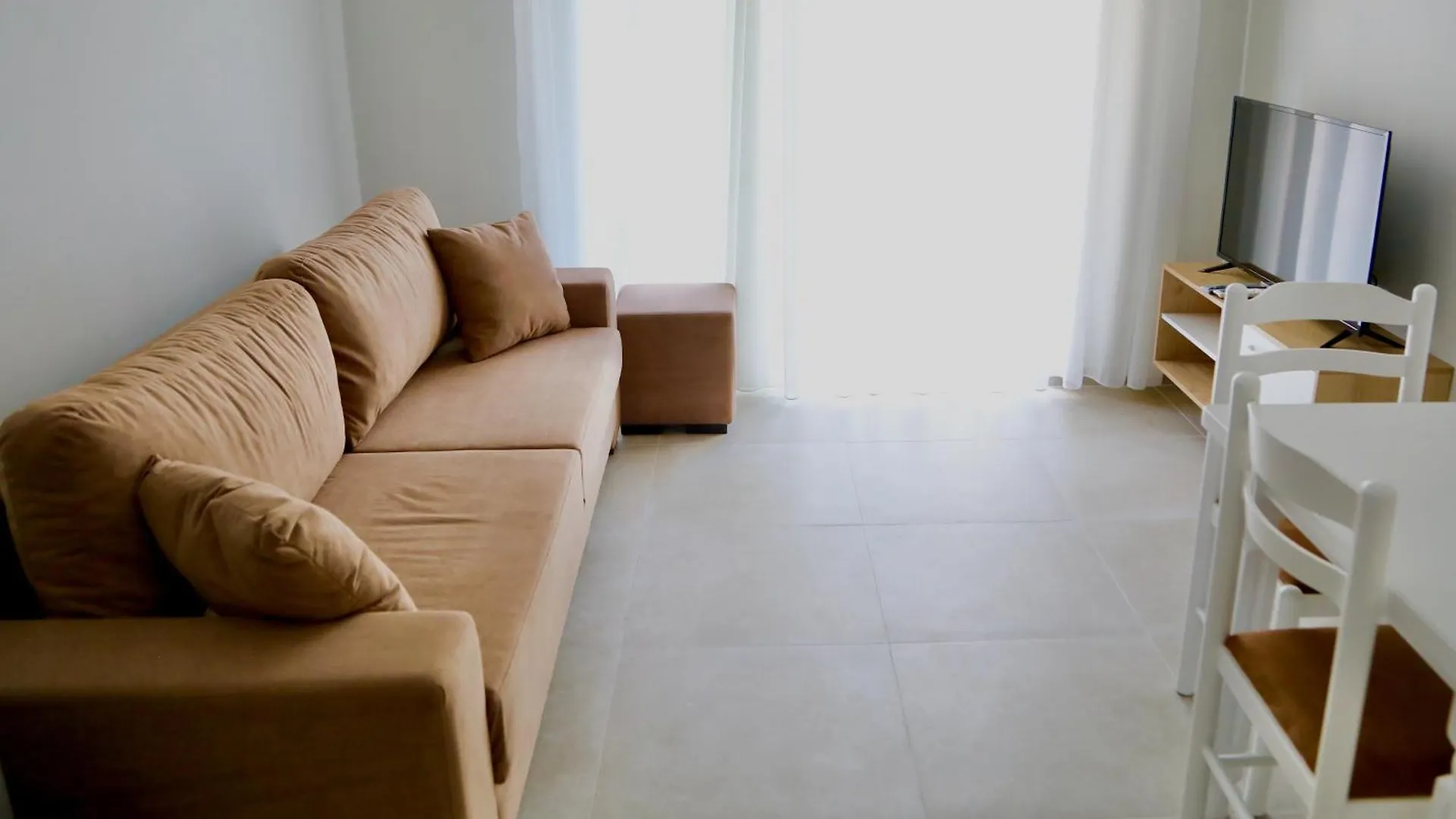 Sol Apartments Golem Golem